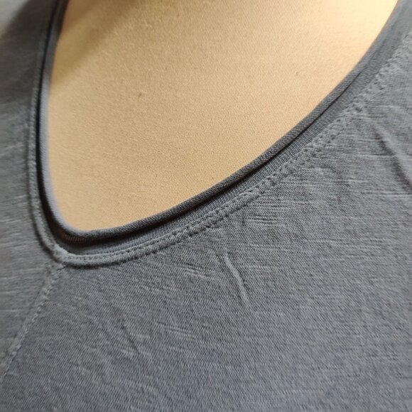 Left of Center XS Gray V-Neck Tee USA Made Anthropologie Pocket Capsule Wardrobe - Picture 4 of 14